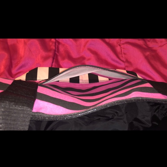 👛 sale! brand new! Victoria secret overnight bag! - Picture 5 of 7